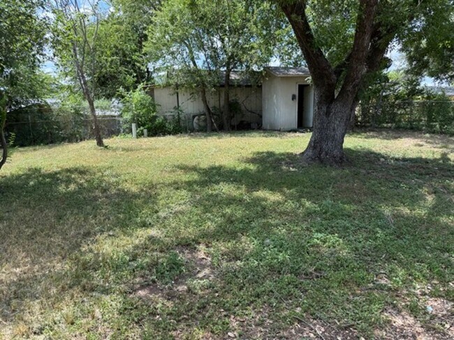 Building Photo - 2307 Lake Louise Dr