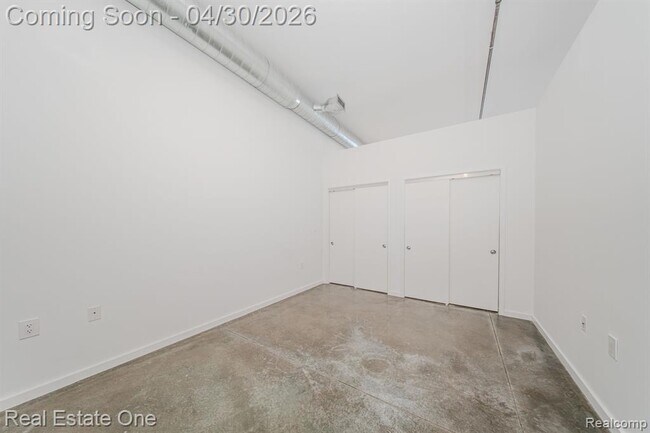 Building Photo - 211 E 9 Mile Rd