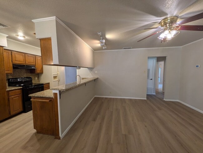 Building Photo - 6618 Cloverbend St