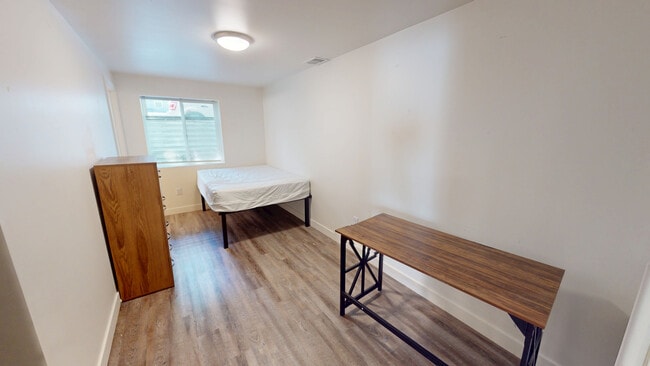 Unit 1 - 1104 S Forest Ave