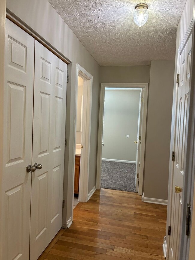 Building Photo - **NEW PRICE**   **New Paint**   **New Carpet**  Ready for YOU!!