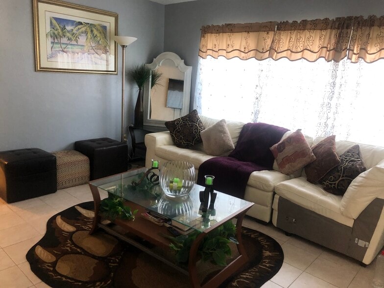 Building Photo - 546 Monticello Ave