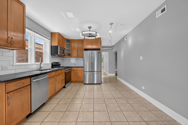 Building Photo - 3953 N Oleander Ave