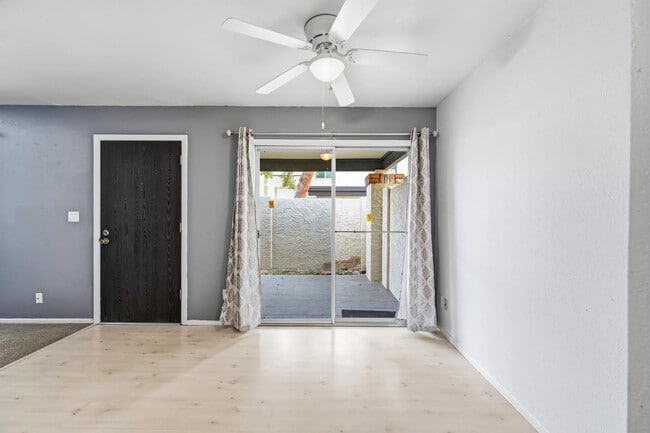 Building Photo - 754 E Eugie Ave