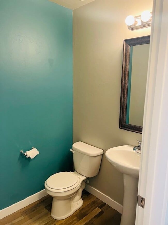 Building Photo - Beautiful home with central air and 2 car garage.