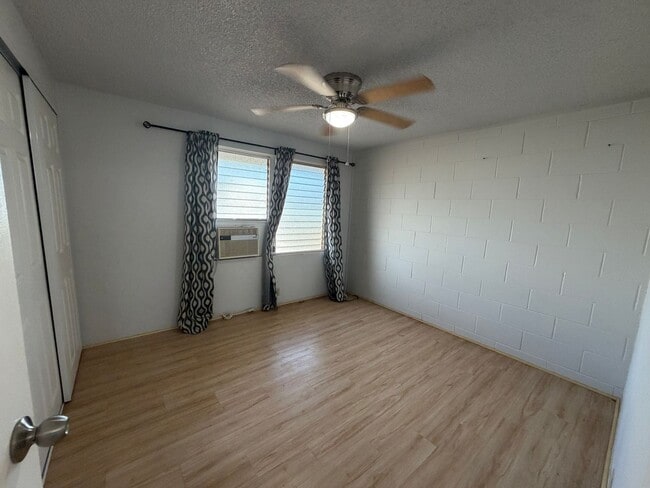 Building Photo - Bright Two Bedroom in Ewa Beach