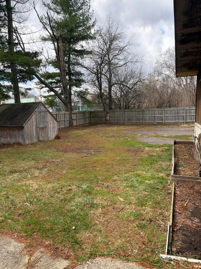 Building Photo - 2866 Golfside Rd