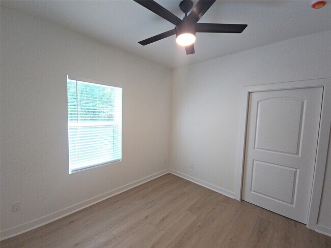 Building Photo - 8101 Venus St