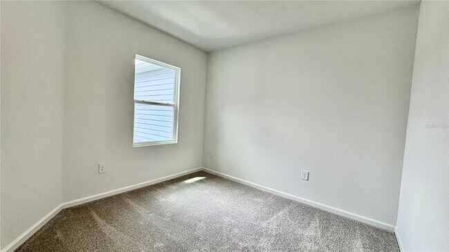 Building Photo - 325 Sol Vis Dr