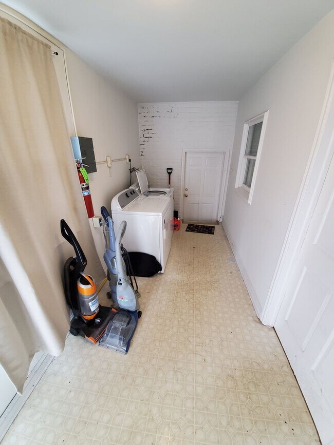 Building Photo - 34 S Hanover St