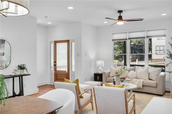 Building Photo - 976 Dunning St SE