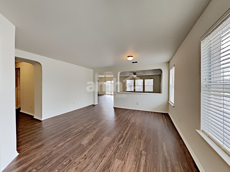 Building Photo - 7100 Avery Rd