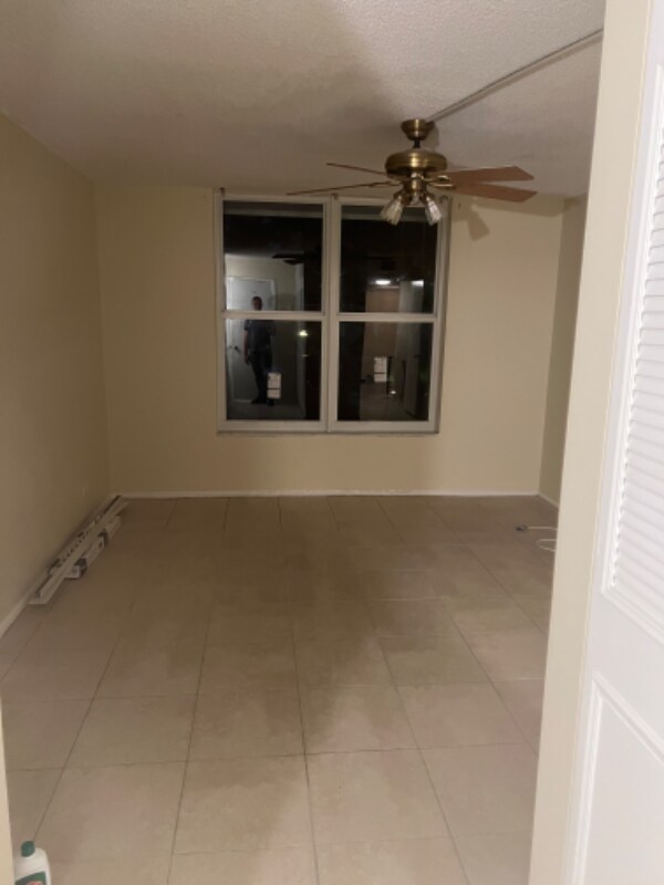 Building Photo - 3660 Inverrary Dr