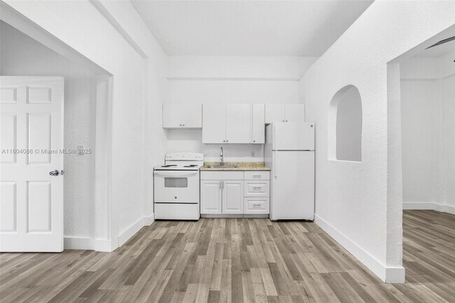 Primary Photo - 2300 W Flagler St