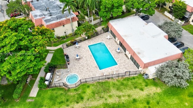 Building Photo - 136 S Cypress Rd