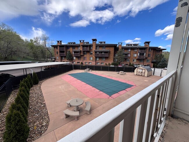 Building Photo - Available Now - 1 Bed 1 Bath Condo Home w/ Wall AC Unit - MileStone Real Estate Services