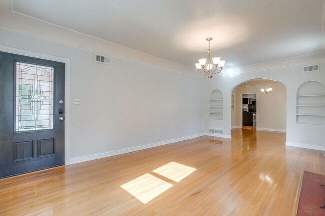 Building Photo - 3256 Greene Ave