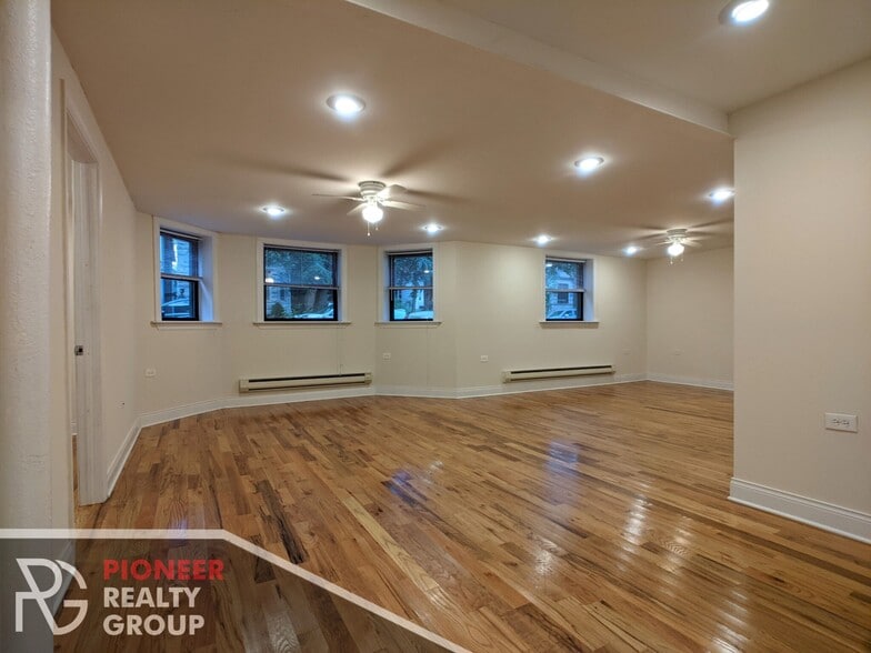 Building Photo - 1129 W Oakdale Ave