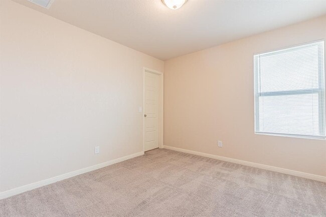Building Photo - 746 Farmers Dell
