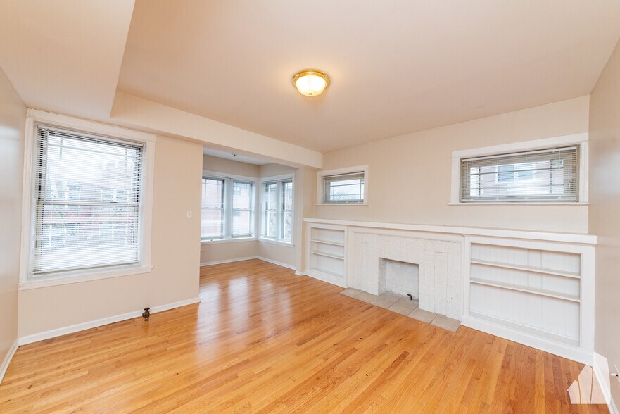 Building Photo - 7505 N Greenview Ave