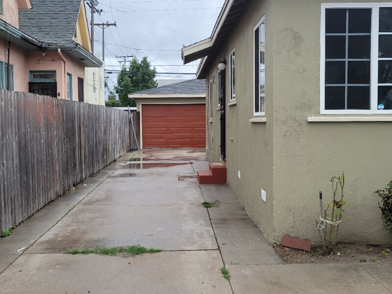 Building Photo - 1881 Harbor Ave