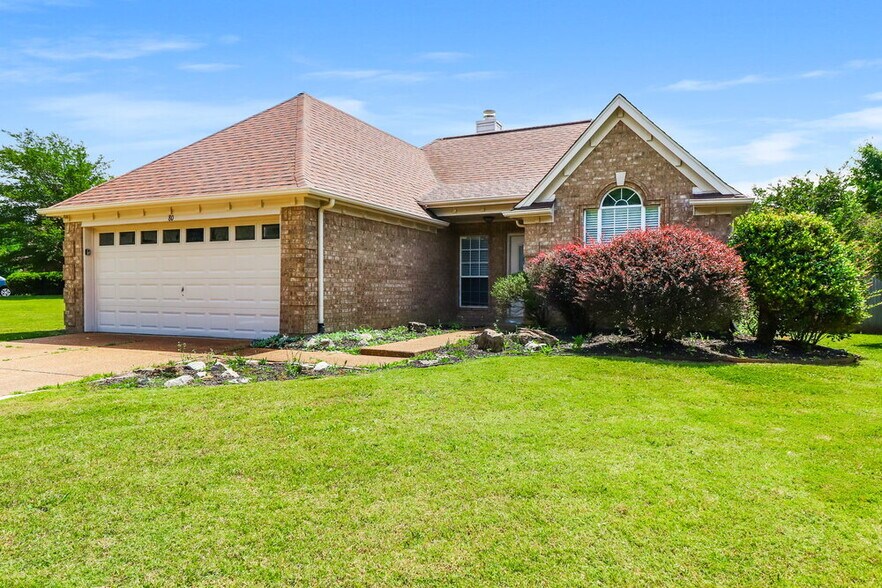 Building Photo - 80 Village Dr