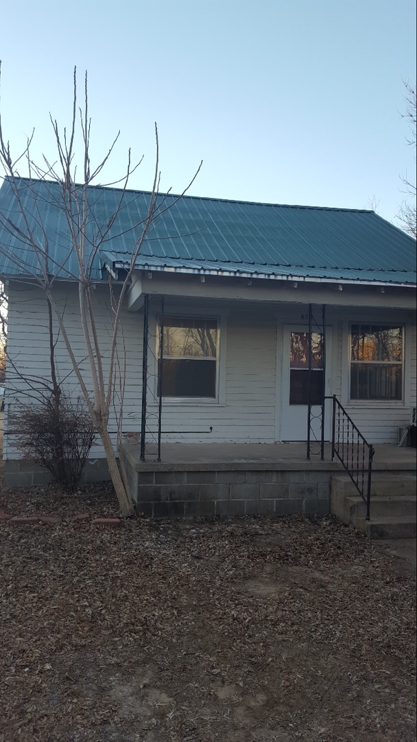 Building Photo - $795 - 2 bed 1 bath - Single Family Home