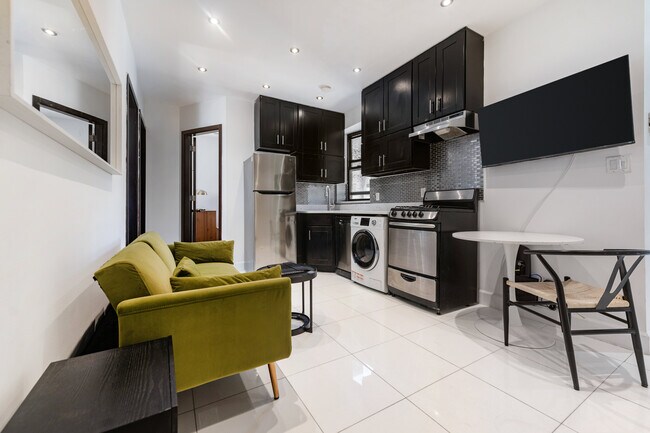 Building Photo - 4 W 108th St