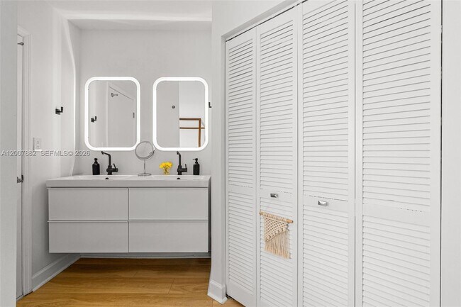 Building Photo - 11845 SW 100th St