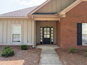 Building Photo - Cozy Condo in Gardens at Gatewood!