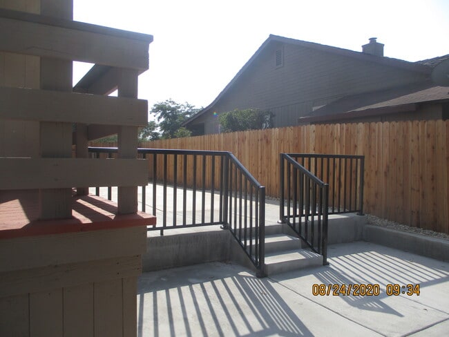 Building Photo - 650 Joette Dr