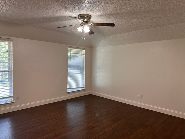 Building Photo - 3 Bedroom 2 Bath 2 Car Garage in Arlington - Excellent Location