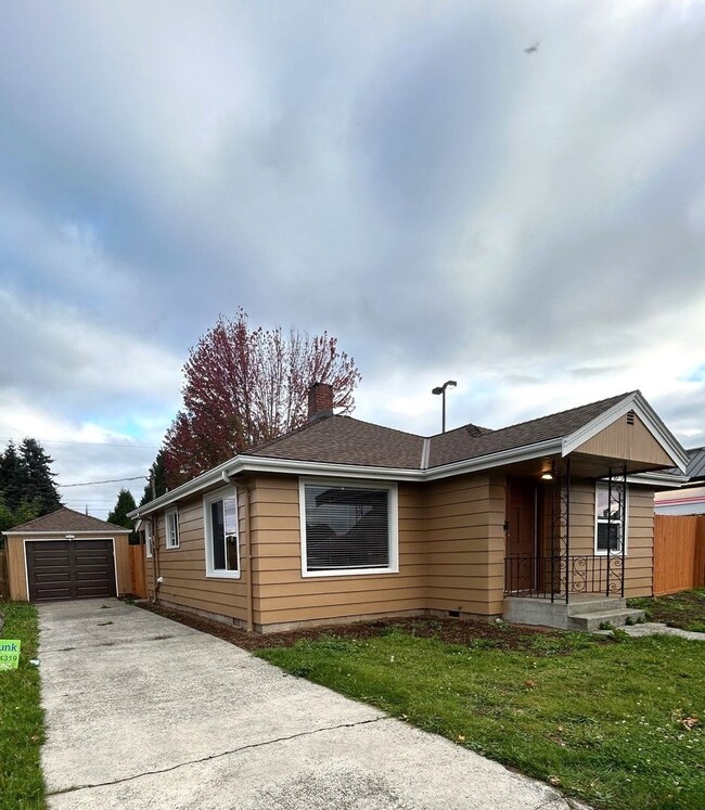 Building Photo - Completely Updated 2 bedroom 1 bath home w...