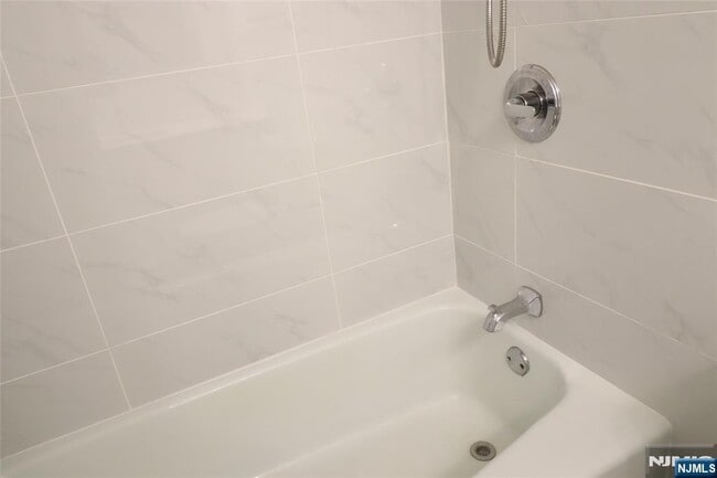 Building Photo - 1600 Center St