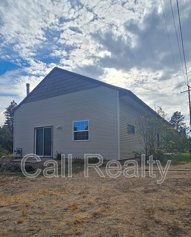 Building Photo - 1504 S Latawah St
