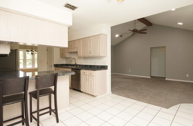 Building Photo - 211 Brian Cir