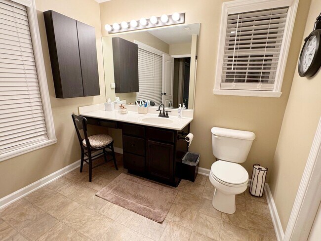 Building Photo - 2688 Woodlawn Way