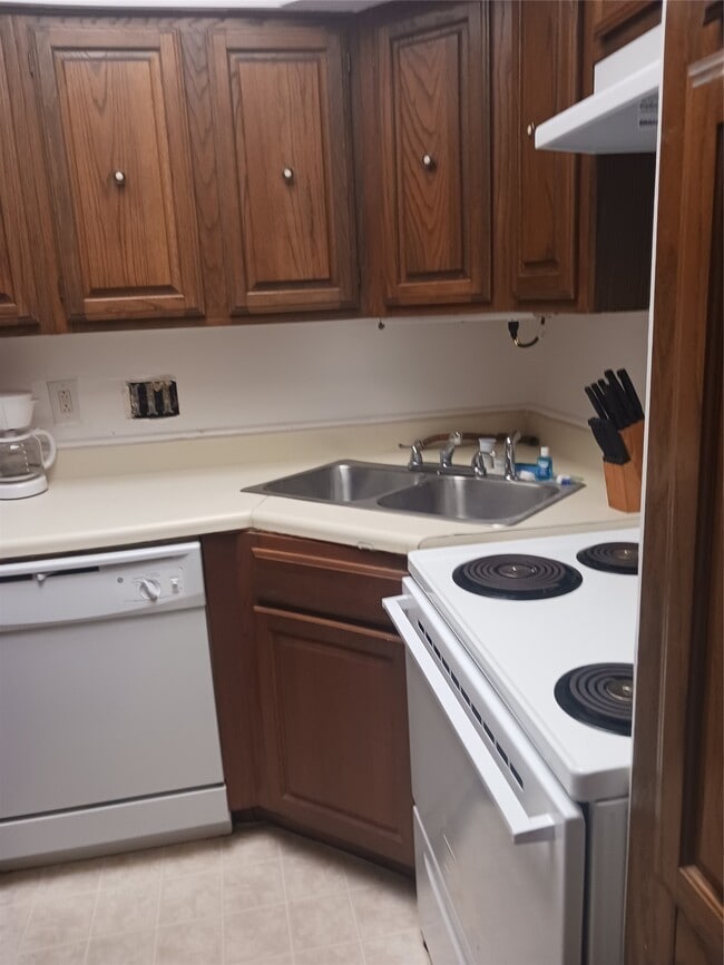 Building Photo - 921 Marine Dr