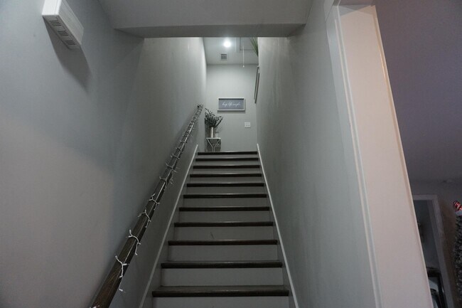 Building Photo - 509 Rosedale Ave E