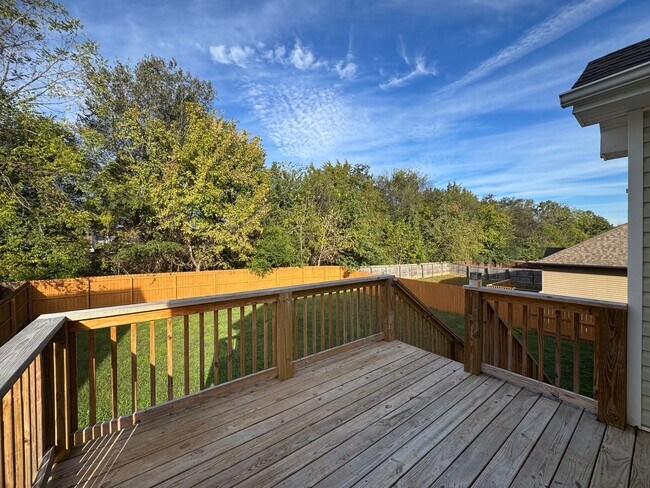 Building Photo - Gorgeous 5 Bedroom Home