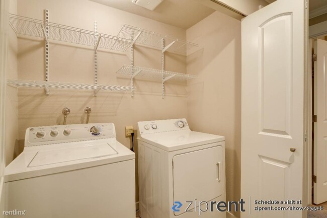 Building Photo - 1 br, 1 bath Condo - 12505 Northeast 143rd...