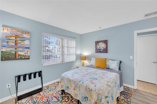 Building Photo - Annual Furnished spacious Villa close to Siesta Key!