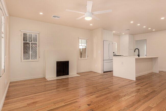 Primary Photo - 1223 E Hubbell St