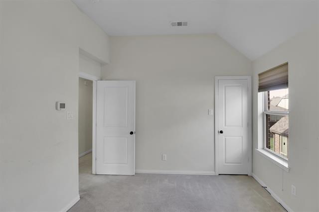 Building Photo - 13865 Pomegranate Dr