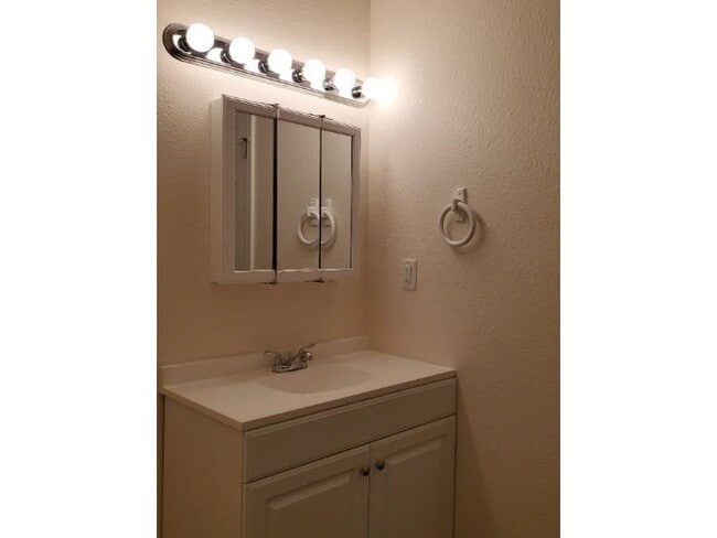 Building Photo - 2006 Columbus Cir