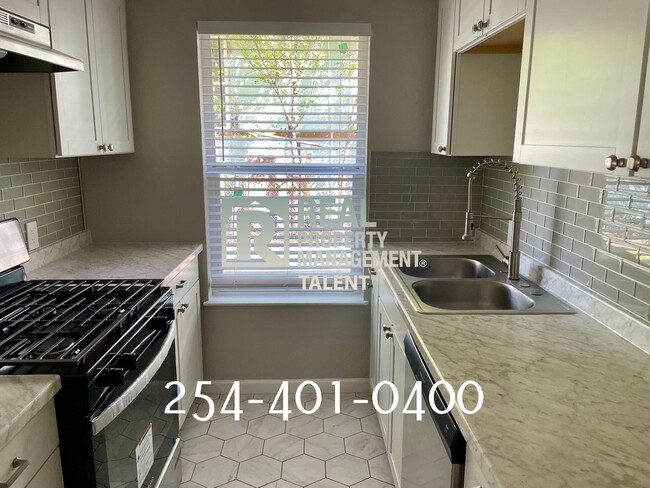 Building Photo - NOW AVAILABLE 3 Bedroom, 2 Bathroom Home f...