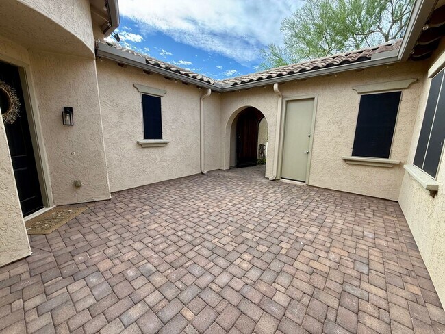 Building Photo - 1708 W Oberlin Way