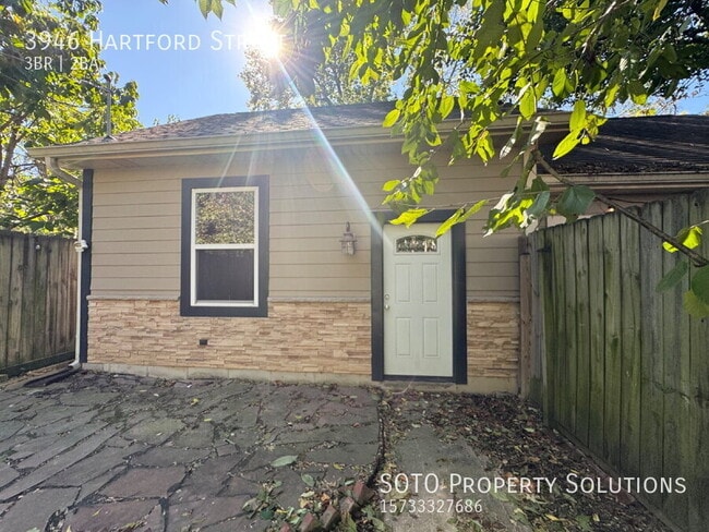 Building Photo - 3946 Hartford St