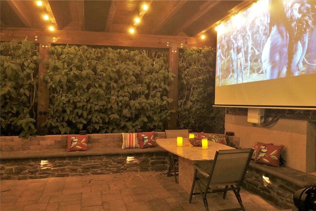 Building Photo - 167 U St