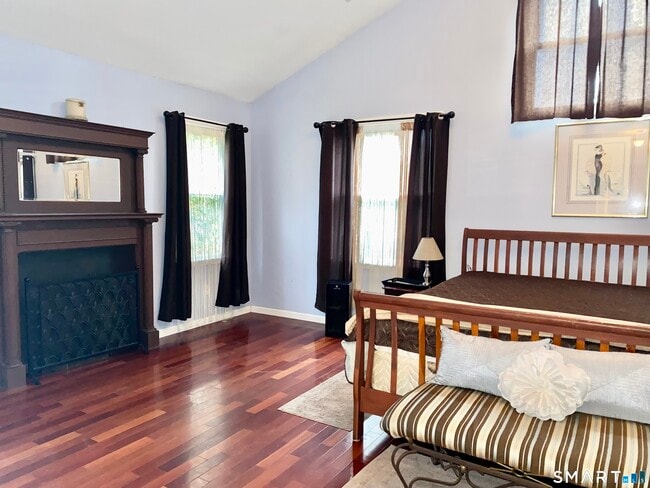 Building Photo - 1908 Stratfield Rd